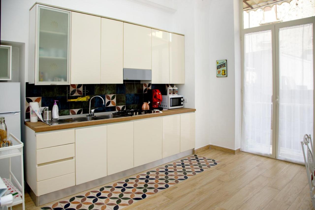 Euplea Napoli Bed & Breakfast ภายนอก รูปภาพ